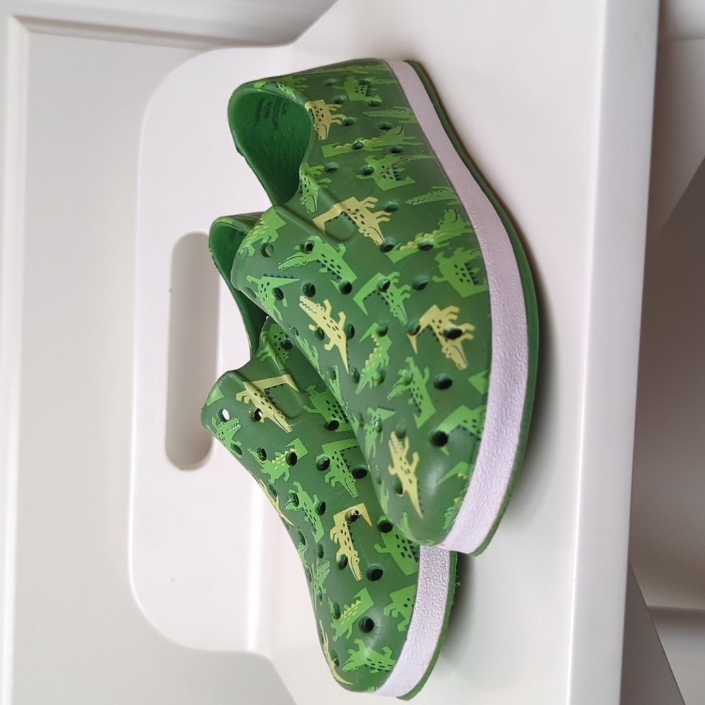 Cat and Jack shoes size toddler 11 - alligator print